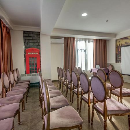 Hotel Bridges Bishkek Esterno foto
