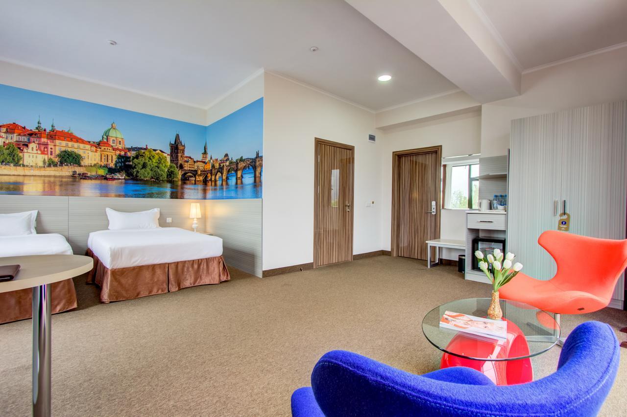 Hotel Bridges Bishkek Esterno foto