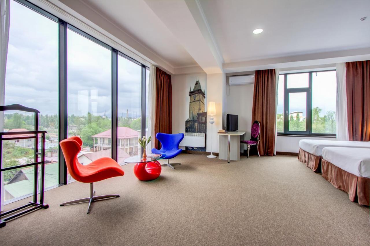 Hotel Bridges Bishkek Esterno foto