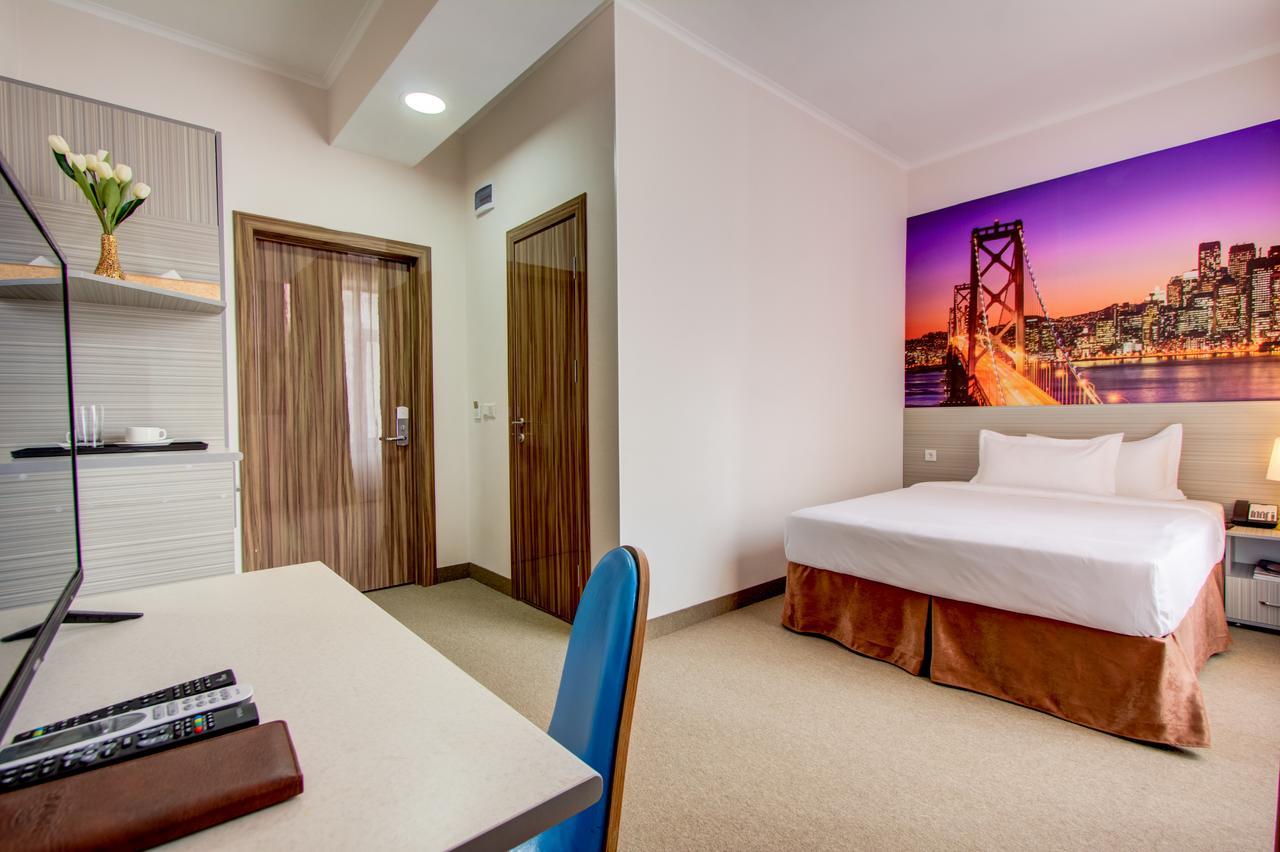 Hotel Bridges Bishkek Esterno foto
