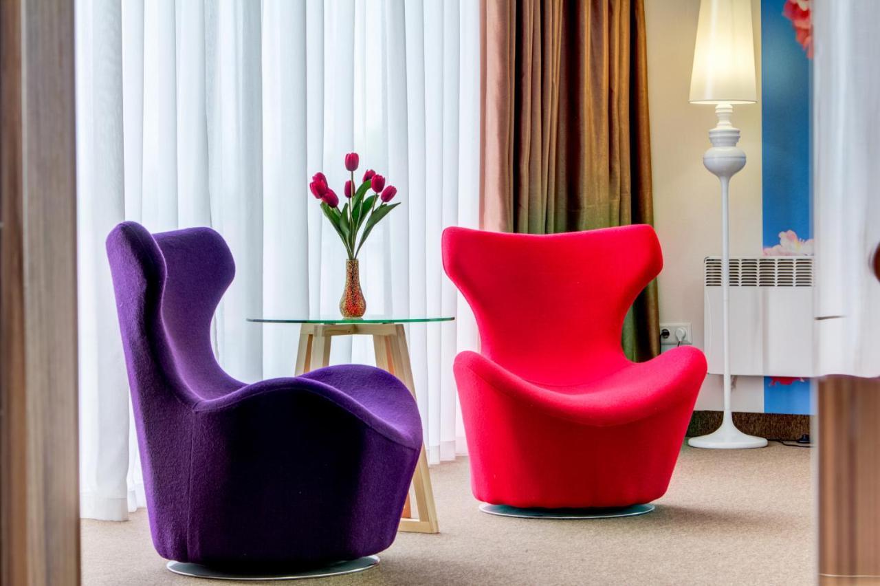 Hotel Bridges Bishkek Esterno foto