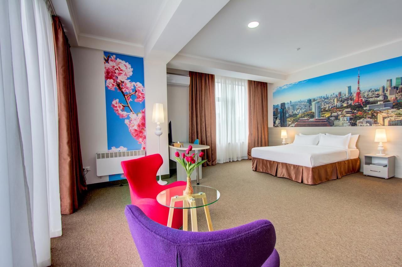 Hotel Bridges Bishkek Esterno foto