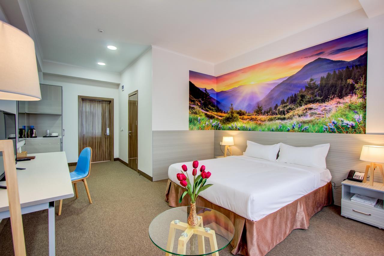 Hotel Bridges Bishkek Esterno foto
