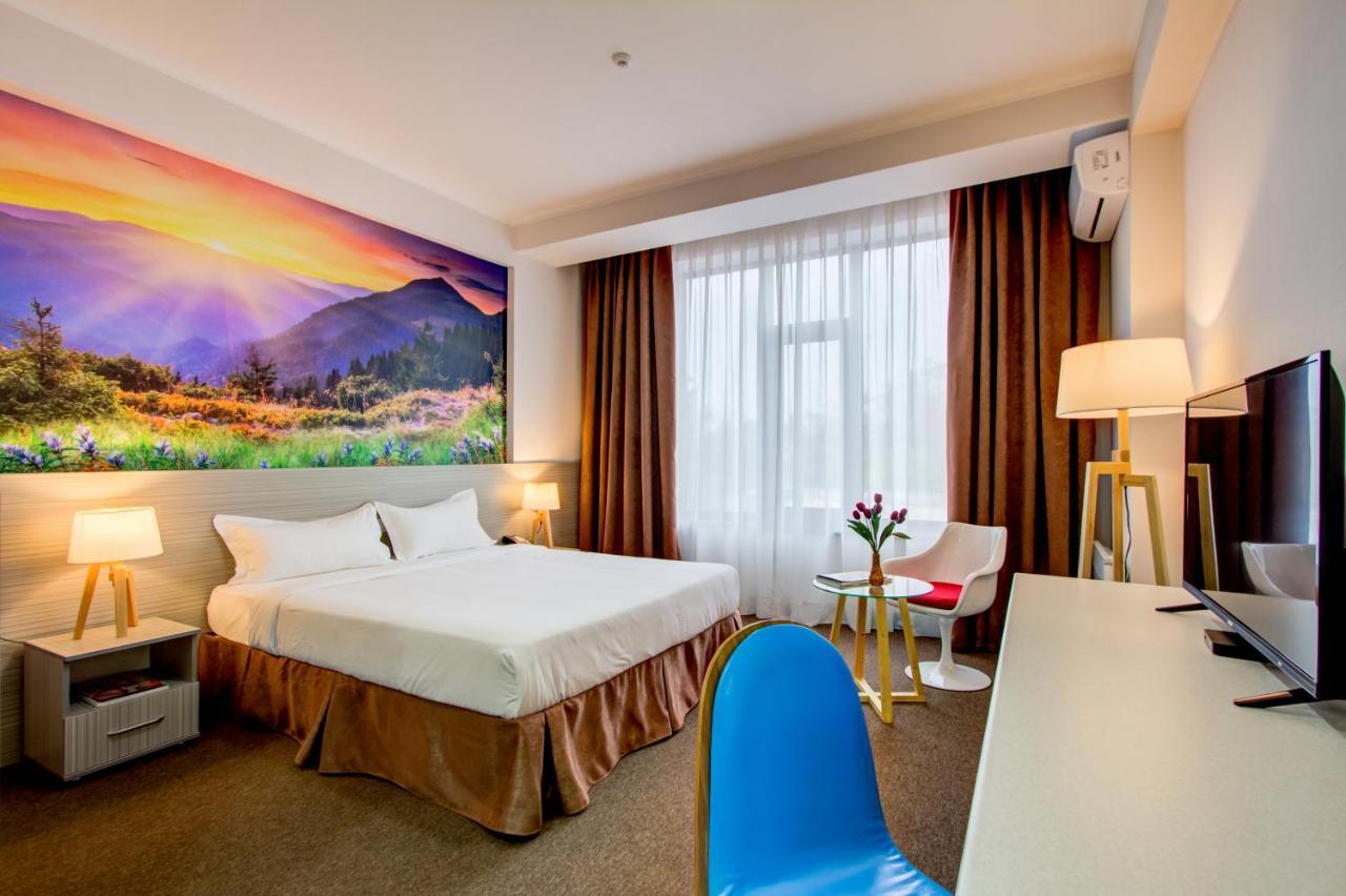 Hotel Bridges Bishkek Esterno foto
