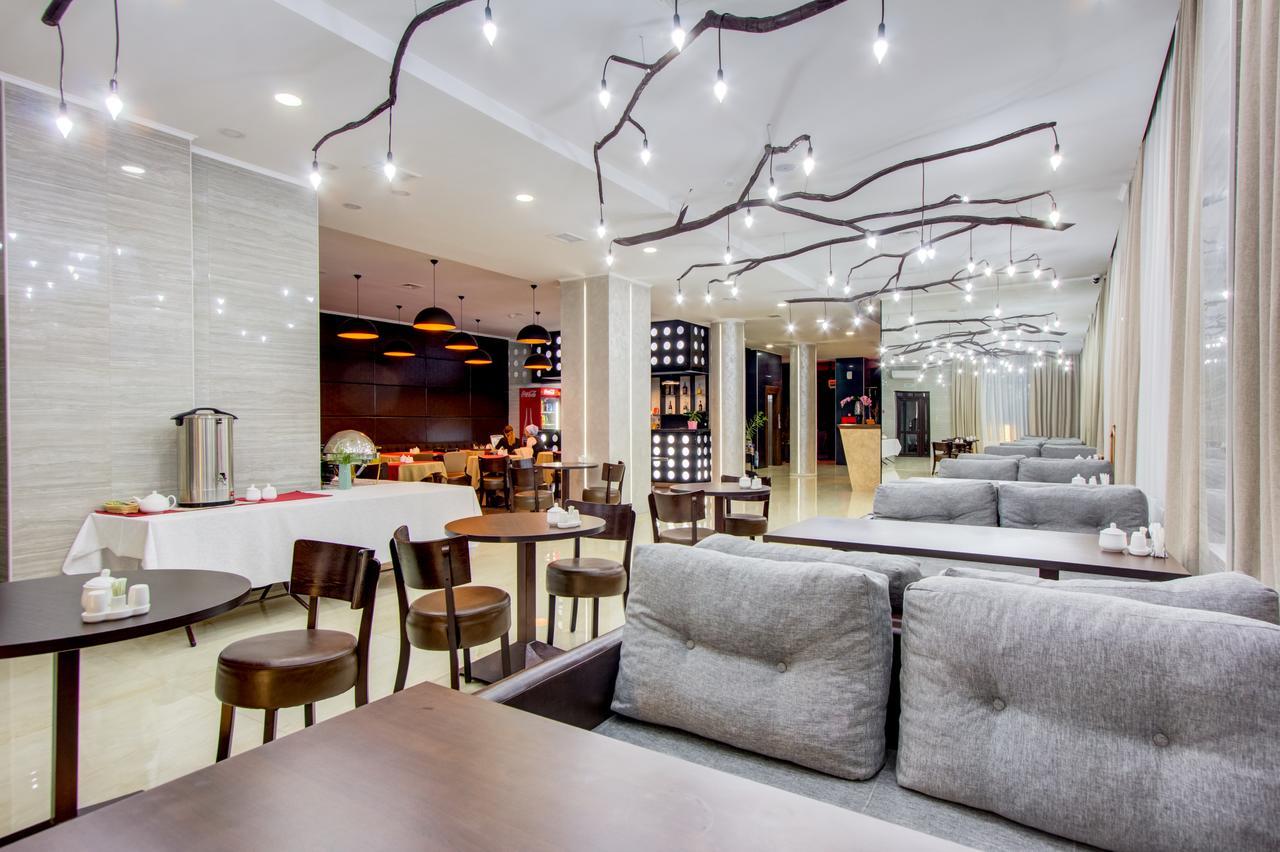 Hotel Bridges Bishkek Esterno foto