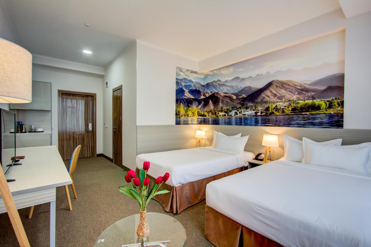 Hotel Bridges Bishkek Esterno foto