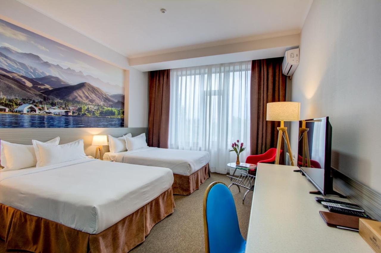 Hotel Bridges Bishkek Esterno foto