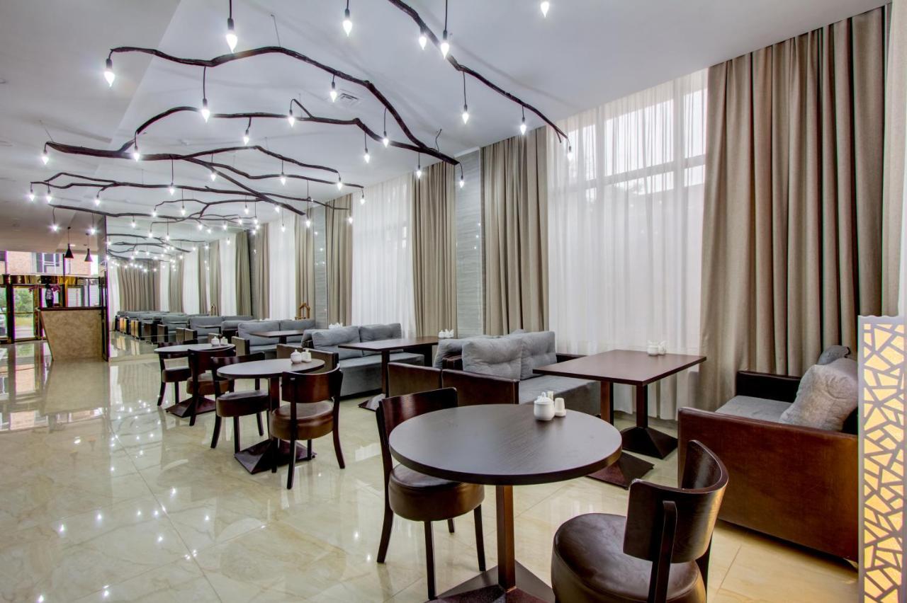 Hotel Bridges Bishkek Esterno foto