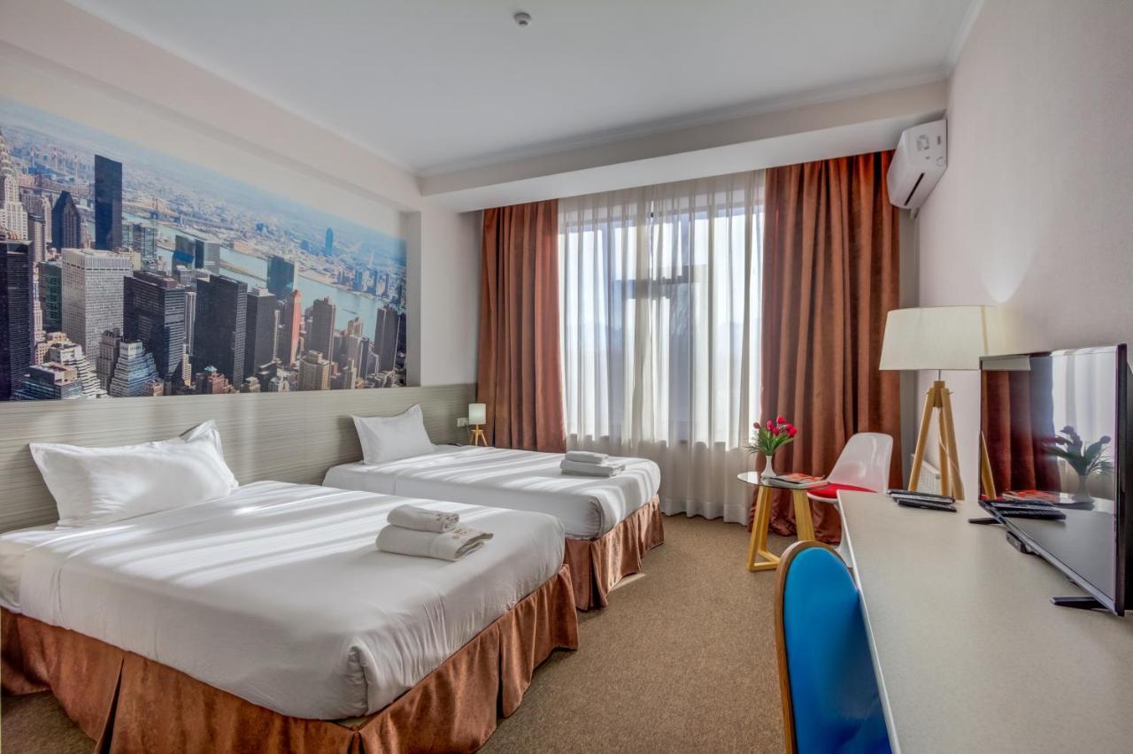 Hotel Bridges Bishkek Esterno foto